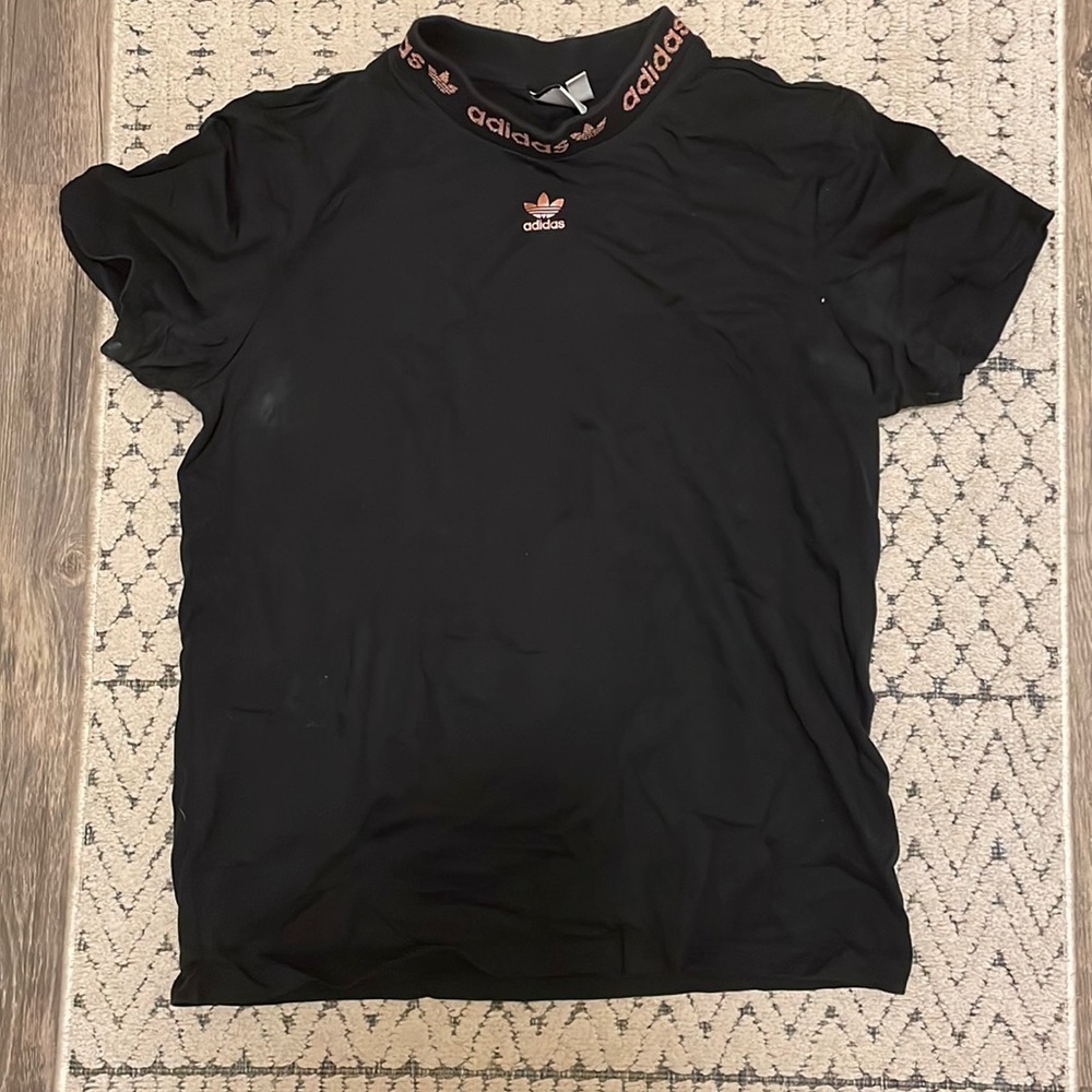 medium adidas t-shirt